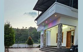 The Grand White House - Entire Villa